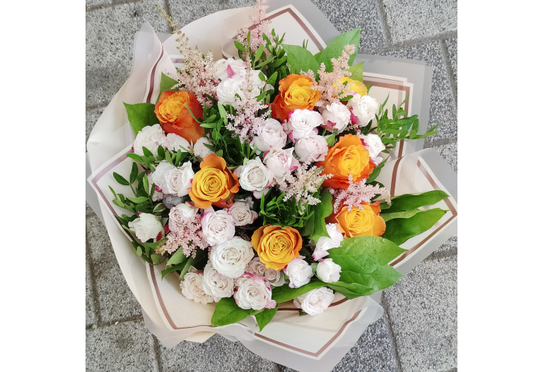 Buchet Minirosa roz si trandafiri Portocalii BR116
