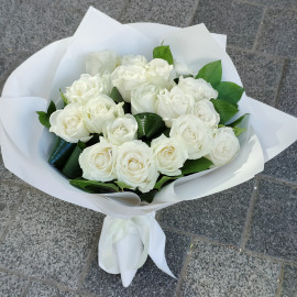 Buchet 17 Trandafiri Albi BR119