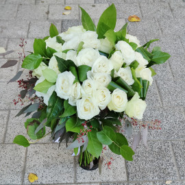 Buchet 43 Trandafiri Albi BR139