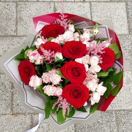 Buchet Trandafiri Rosii si Miniroze Roz BR141