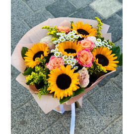 Buchet flori de vara floarea soarelui si sanziene BRS13