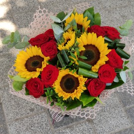 Buchet Floarea Soarelui si Trandafiri BRS8